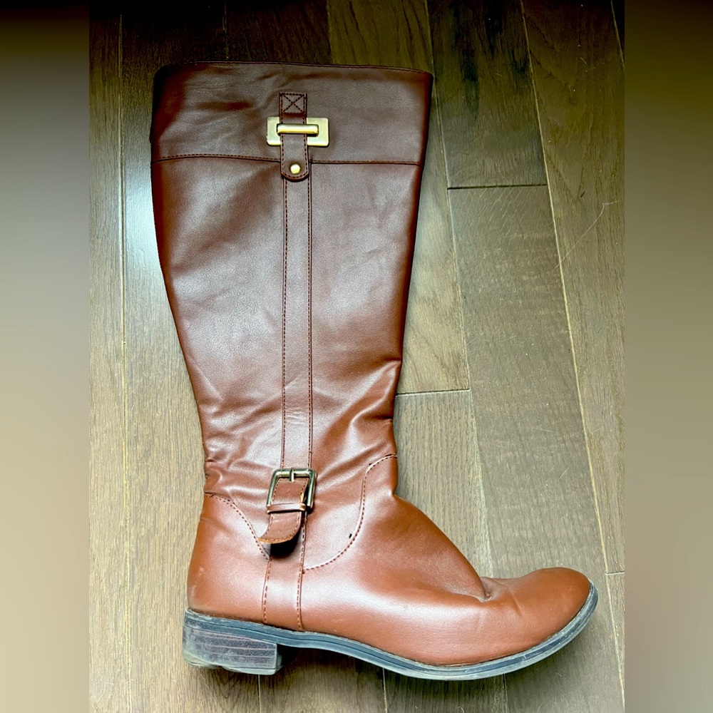 Tall brown boot